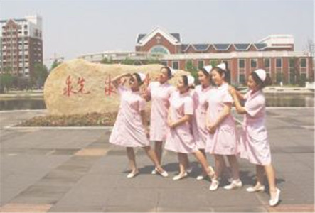 成都卫校图