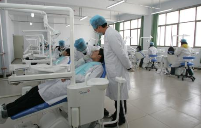 成都卫校口腔专业图 成都卫校口腔专业图